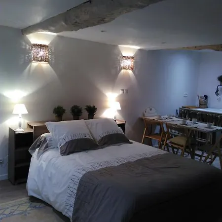 Au Troubadour Bed & Breakfast